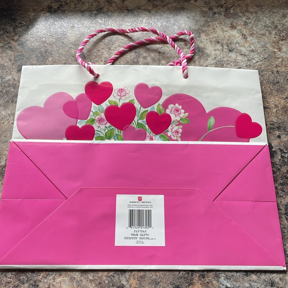 Bundle American Greetings Gift Bag & Hallmark Gift Bag ~ Heart Valentines Day - Picture 4 of 9